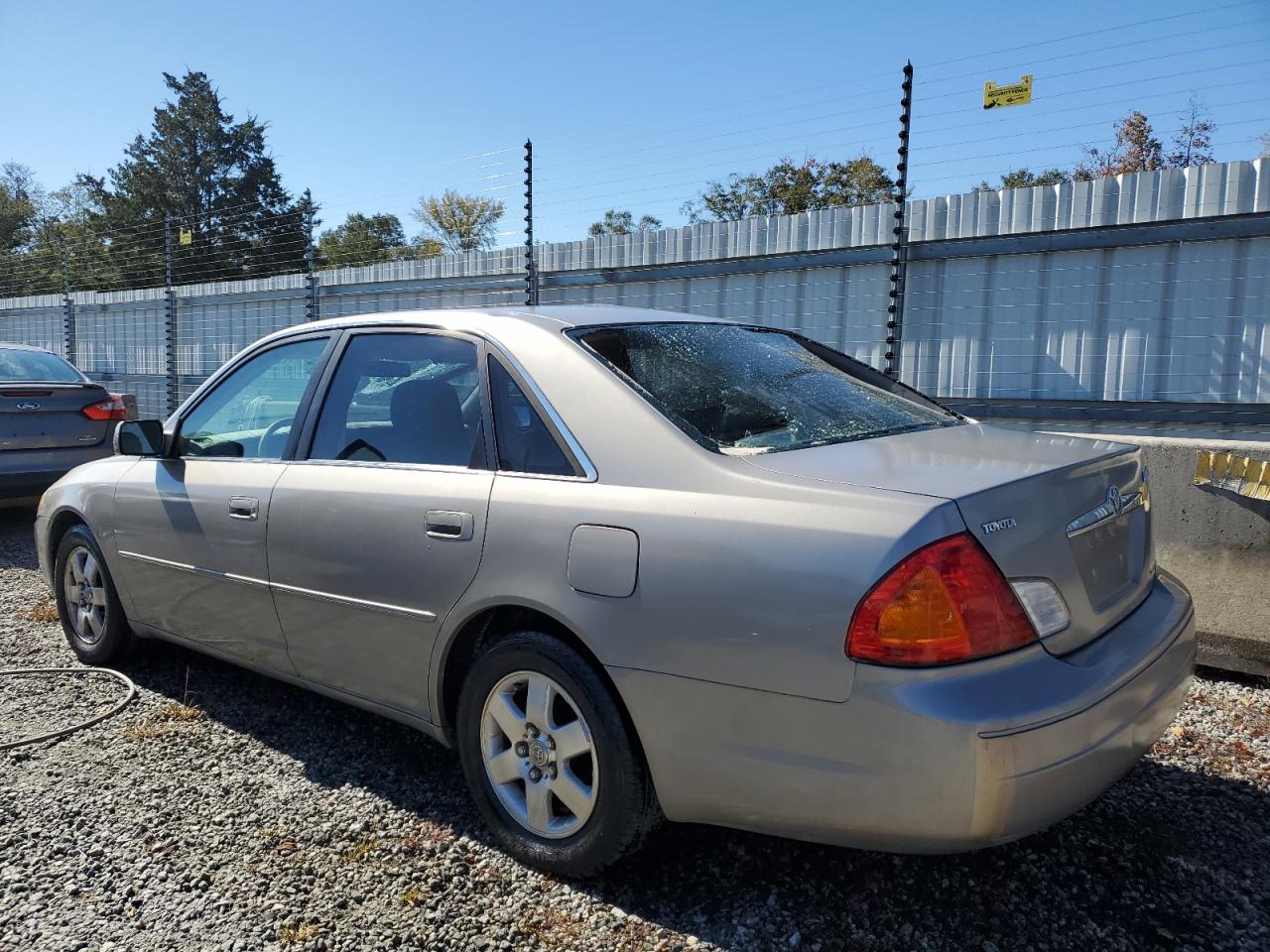 Lot #2935763855 2000 TOYOTA AVALON XL