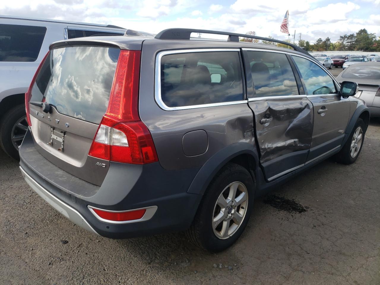 Lot #3052288615 2011 VOLVO XC70 3.2