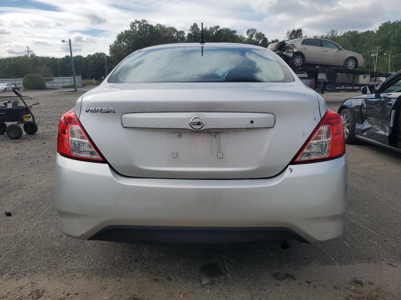 Lot #2945146678 2015 NISSAN VERSA S