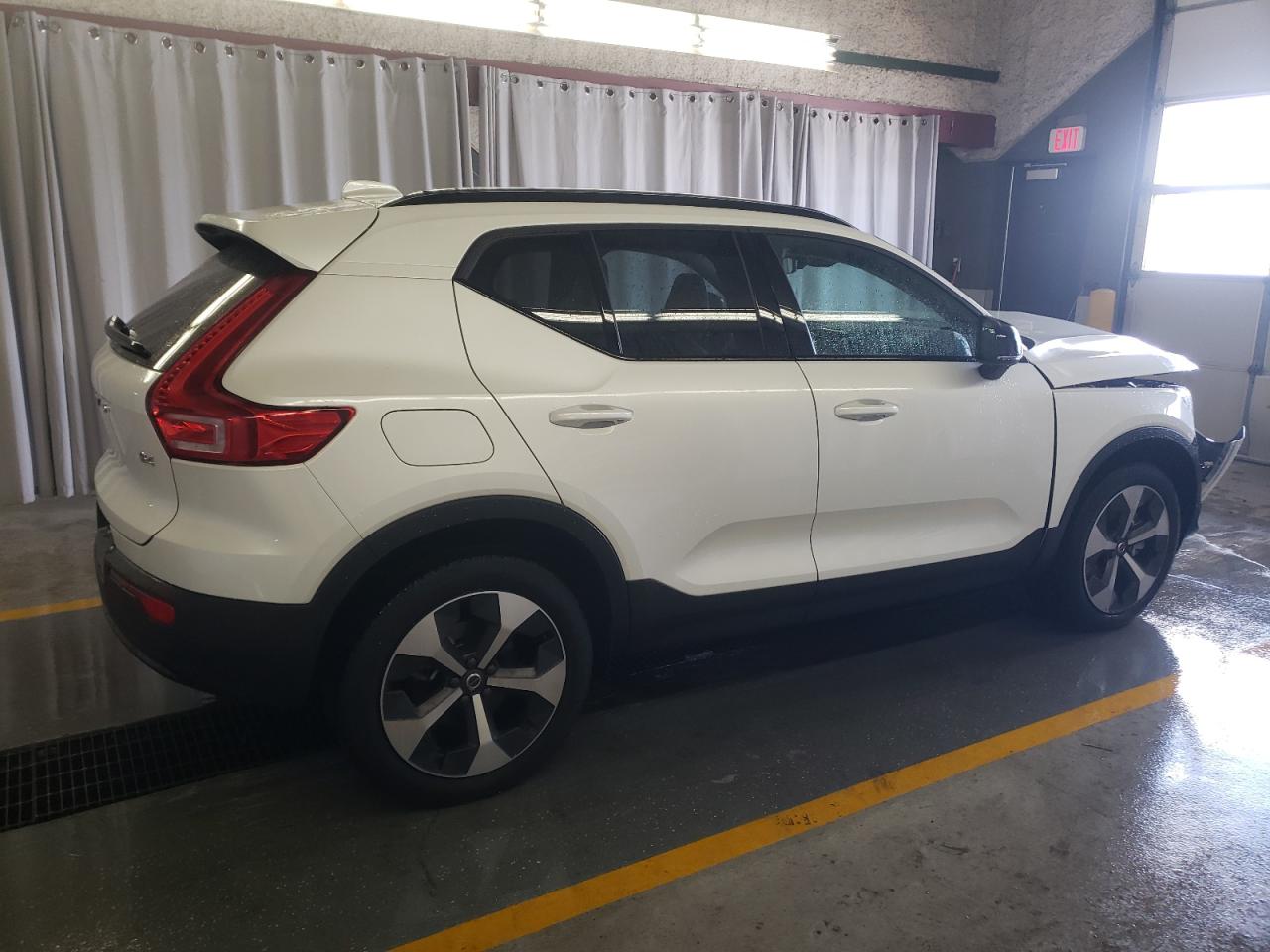 Lot #2926586887 2023 VOLVO XC40 ULTIM