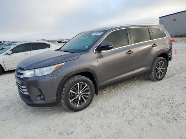 2019 TOYOTA HIGHLANDER SE 2019