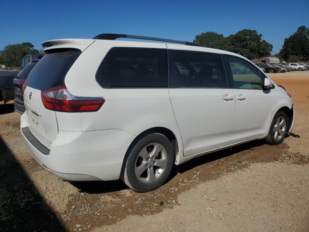 Lot #2952452390 2015 TOYOTA SIENNA LE