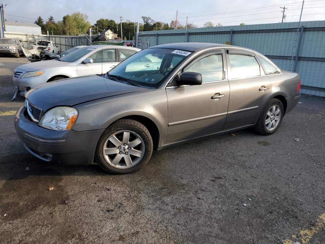 Lot #3033236837 2005 FORD FIVE HUNDR