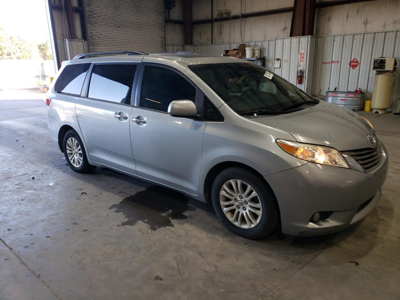 Lot #2926494283 2015 TOYOTA SIENNA XLE