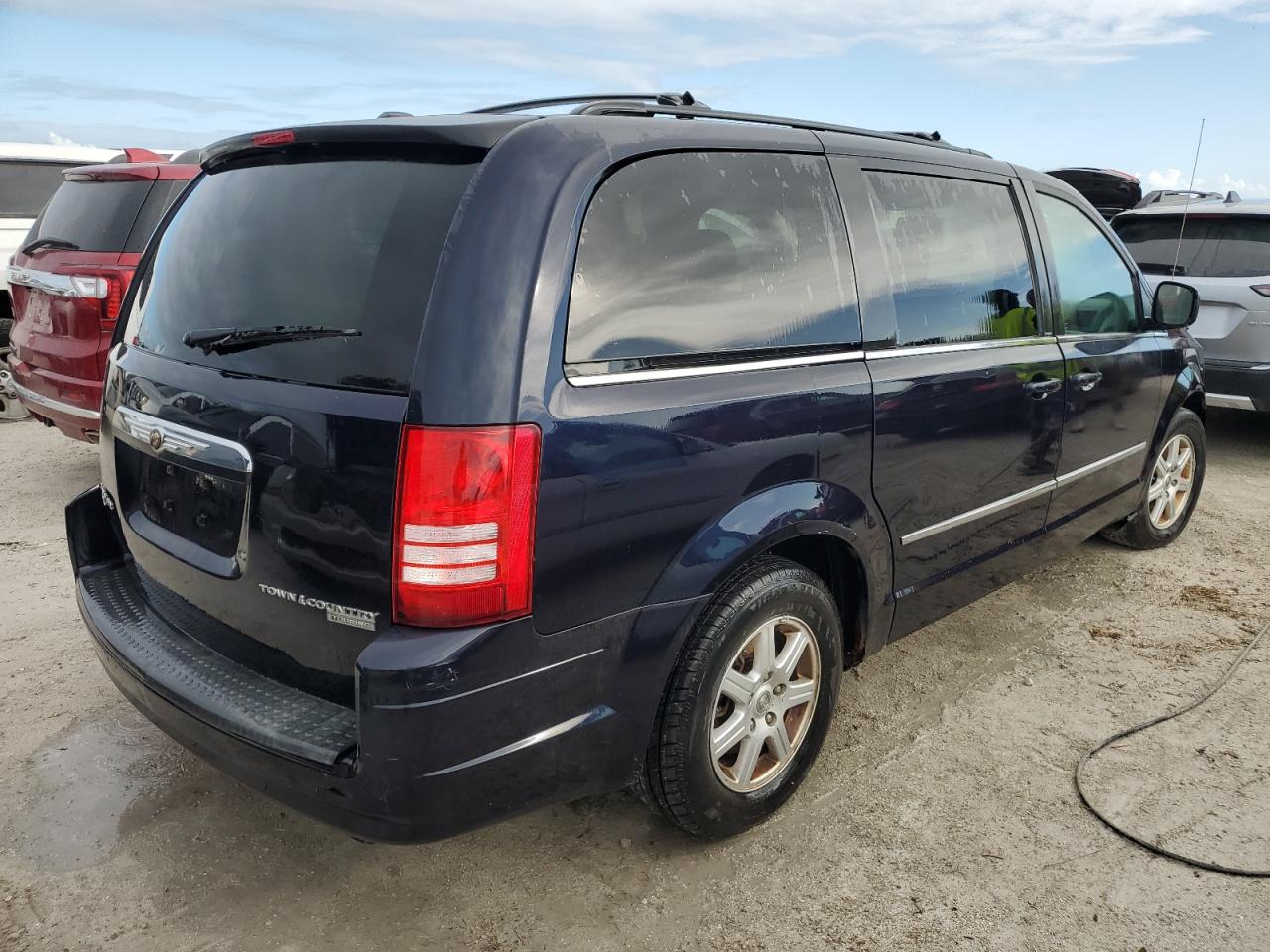 Lot #3028227005 2010 CHRYSLER TOWN & COU