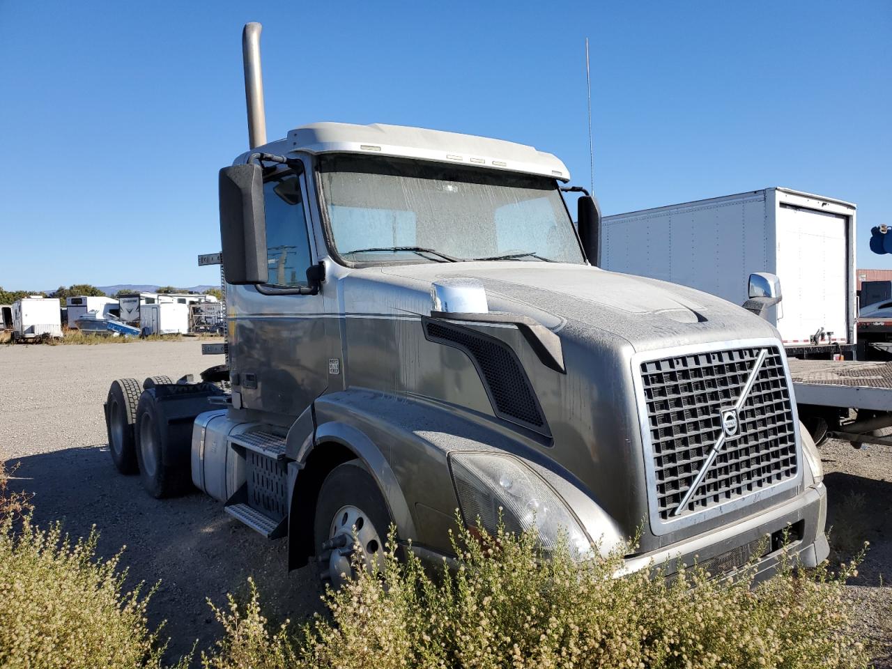 Lot #2945151706 2012 VOLVO VN VNL