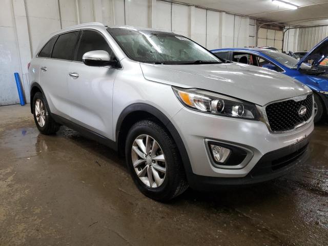 VIN 5XYPG4A37GG078127 2016 KIA Sorento, LX no.4