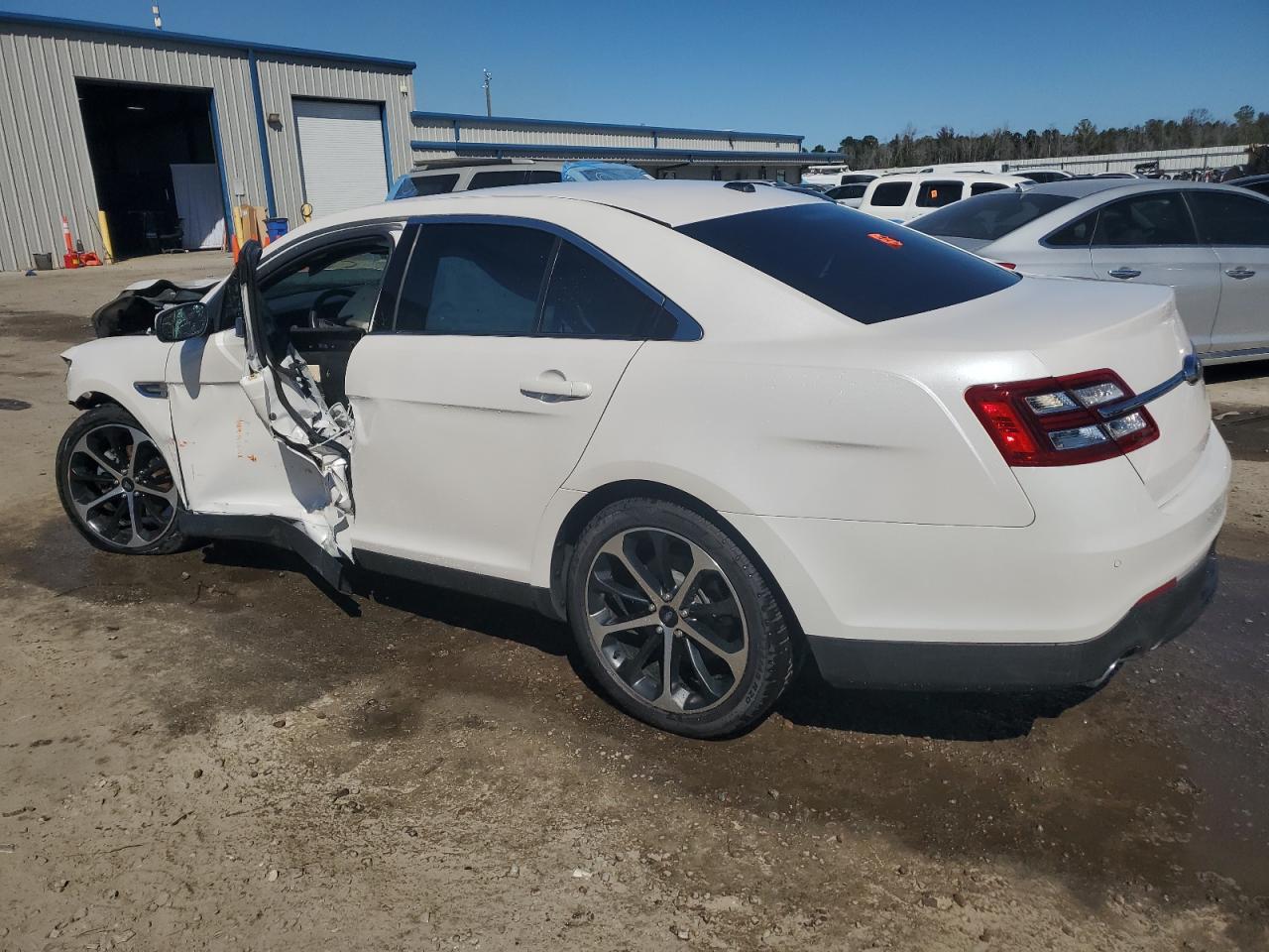 Lot #2972236183 2015 FORD TAURUS SEL