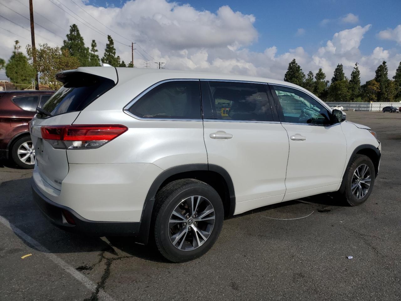 Lot #2955311635 2018 TOYOTA HIGHLANDER