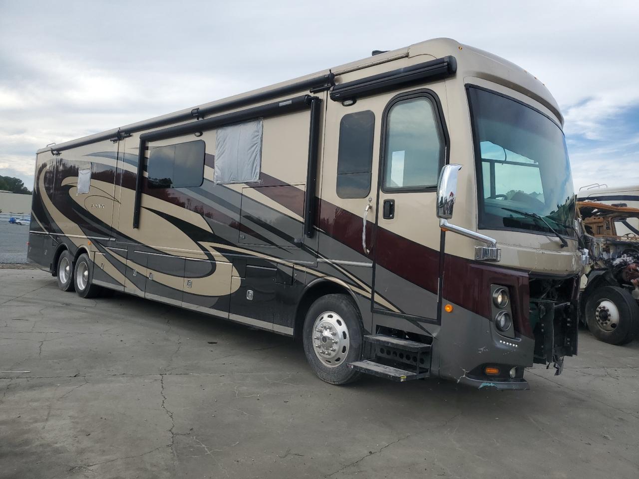 Freightliner XC-M Modular Rail Rear Engine Motor Home Chassis 2018 