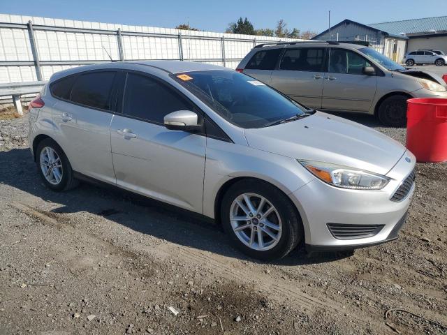 VIN 1FADP3K22FL350627 2015 Ford Focus, SE no.4