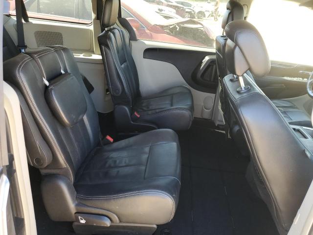 2015 CHRYSLER TOWN & COU - 2C4RC1AG8FR677182