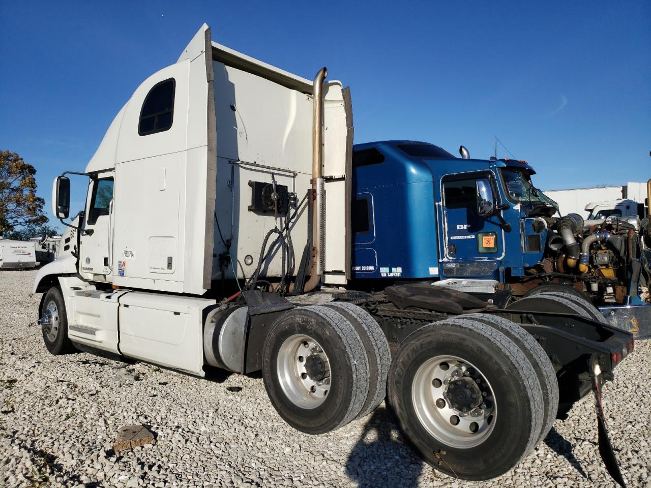 Lot #2979084930 2015 MACK 600 CXU600