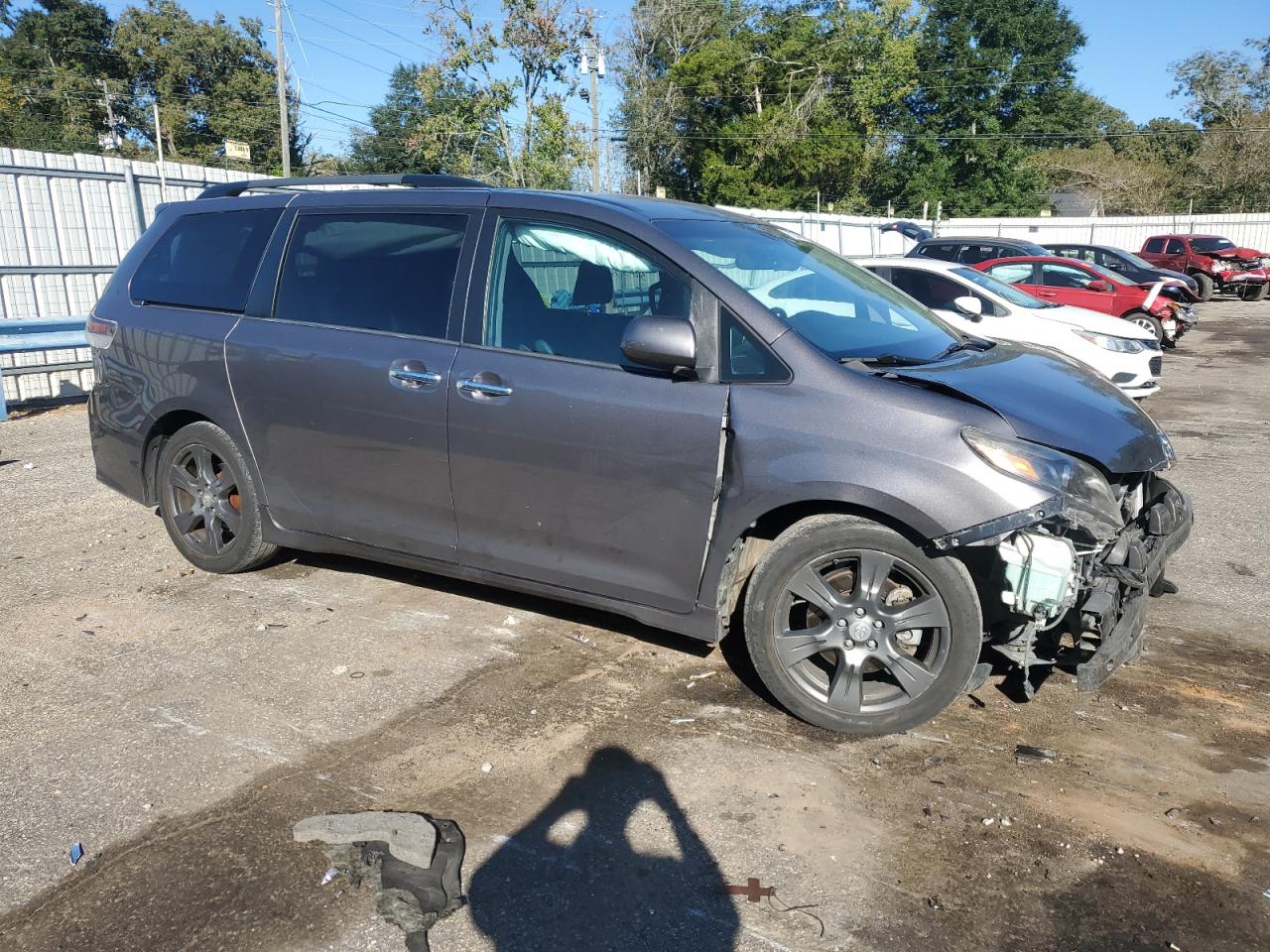 Lot #2952856761 2017 TOYOTA SIENNA SE