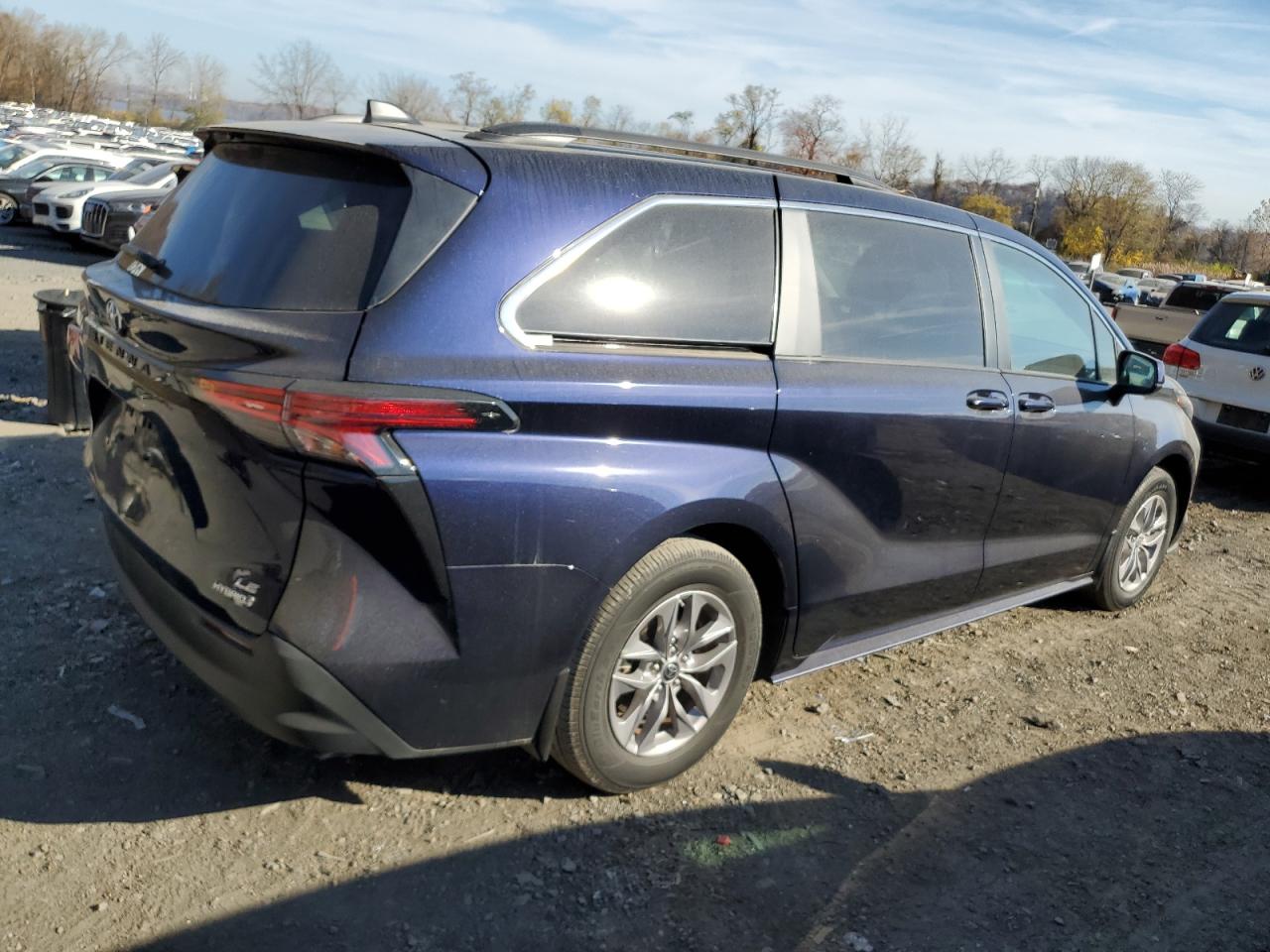 Lot #2976931713 2022 TOYOTA SIENNA LE