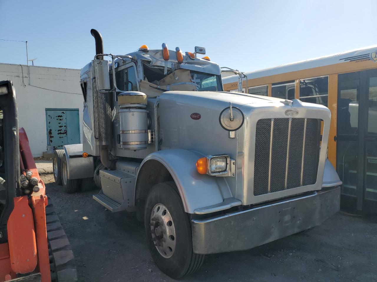 Lot #2928631739 2013 PETERBILT 367