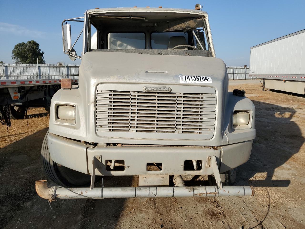 Lot #3207997286 2000 FREIGHTLINER MEDIUM CON