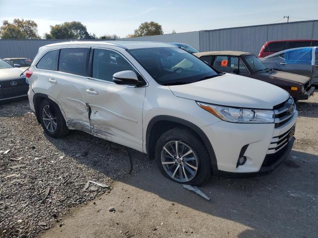 VIN 5TDJZRFH7HS511743 2017 Toyota Highlander, SE no.4