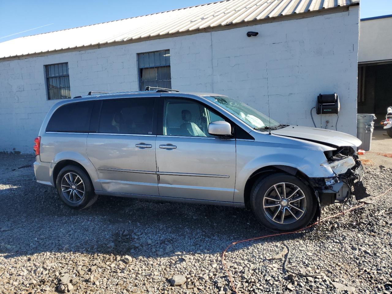 Lot #2940751403 2017 DODGE GRAND CARA