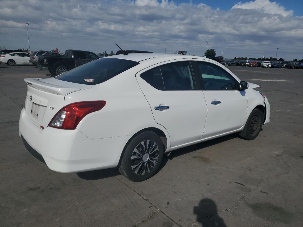 Lot #2976524569 2019 NISSAN VERSA S