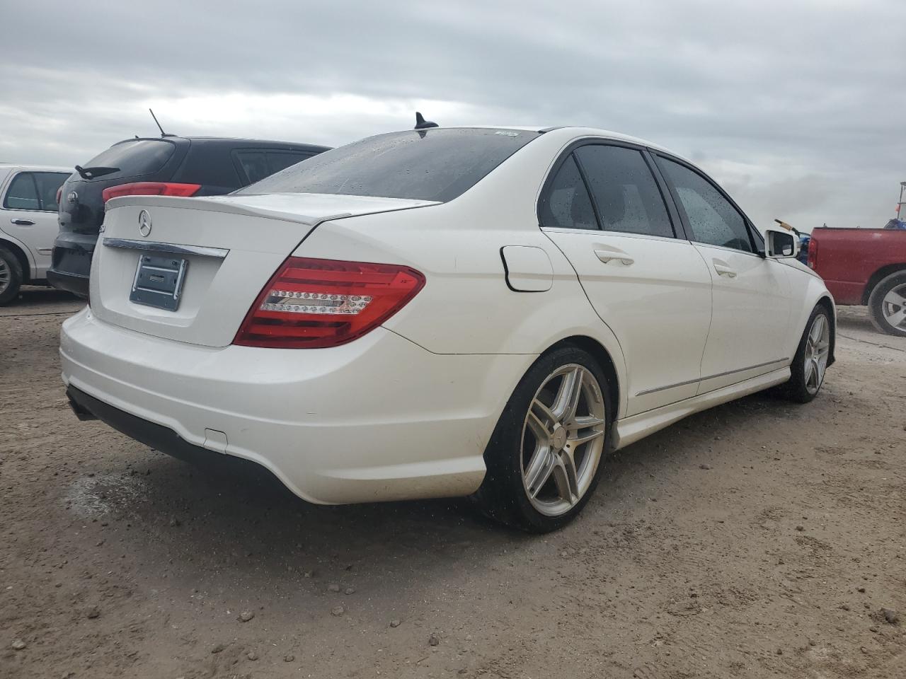 MERCEDES-BENZ C 250 2013 white  gas WDDGF4HB2DA870025 photo #4