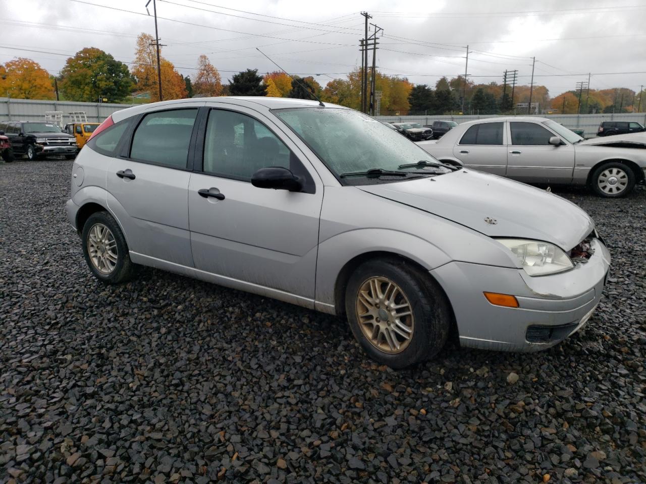 Lot #2977114138 2005 FORD FOCUS ZX5