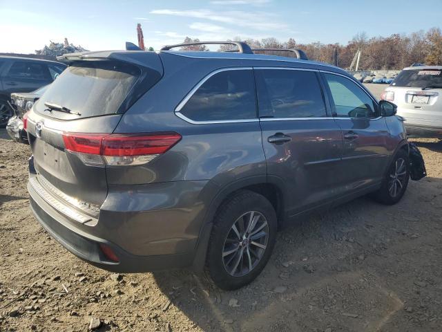 VIN 5TDJZRFH9HS437967 2017 Toyota Highlander, SE no.3