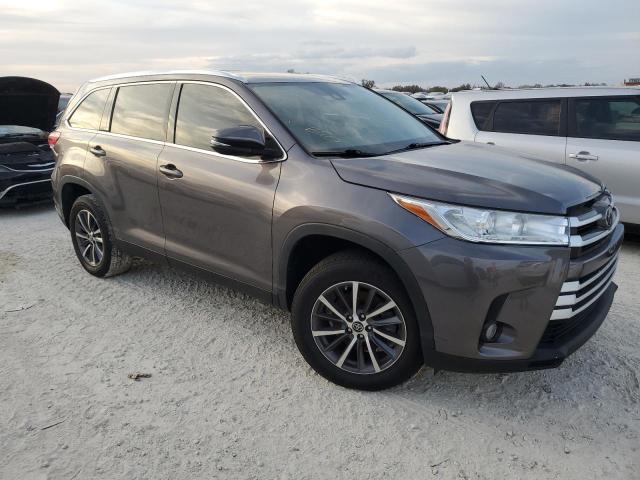 VIN 5TDKZRFH0KS569124 2019 Toyota Highlander, SE no.4