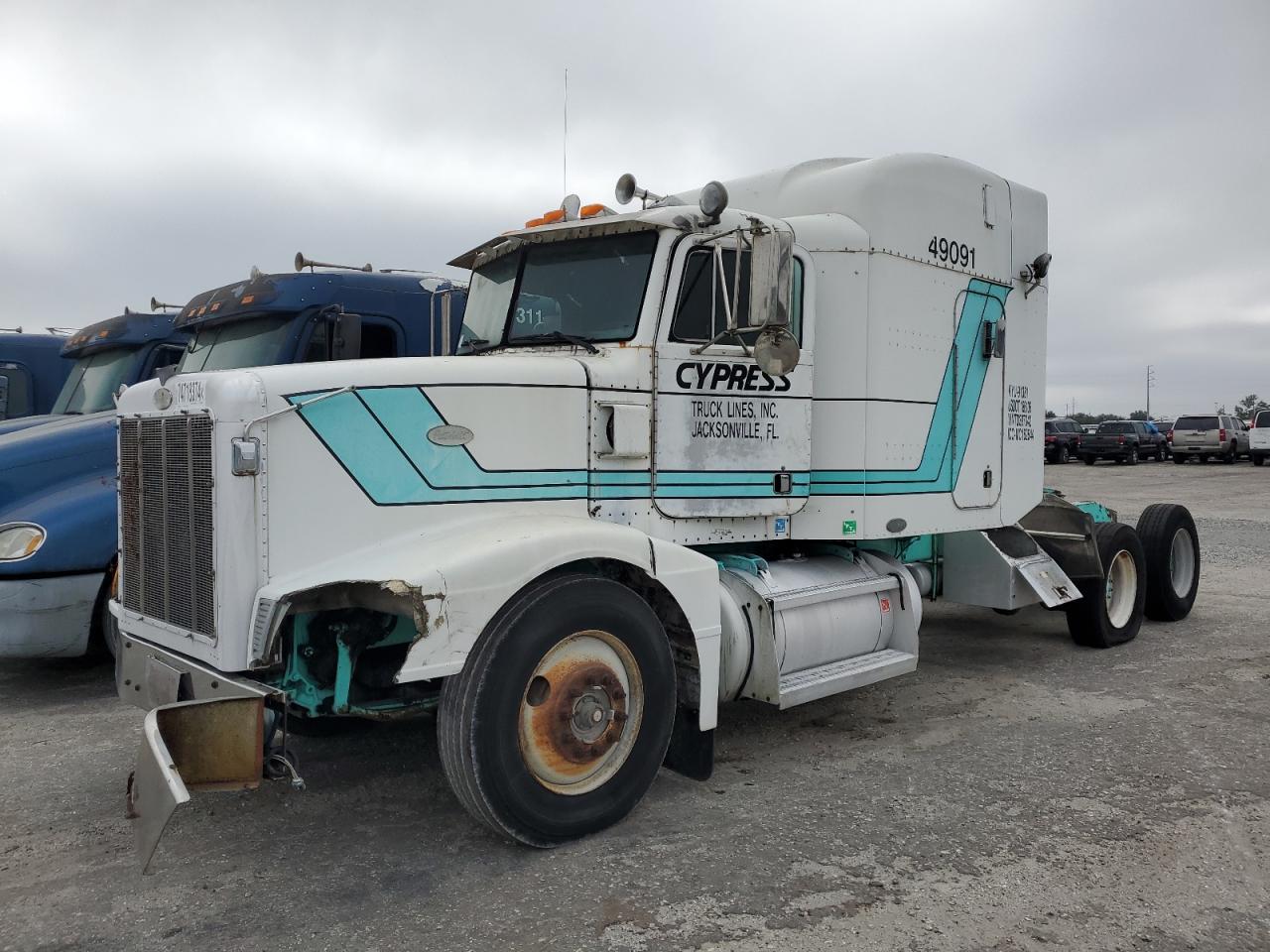 Lot #2944832620 1996 PETERBILT 377