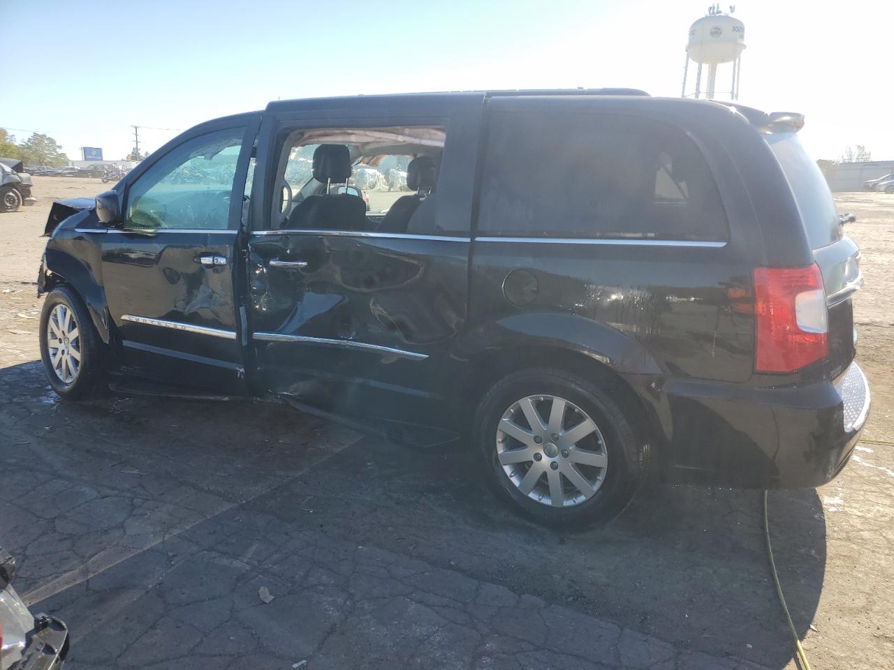 Lot #3031767999 2016 CHRYSLER TOWN & COU