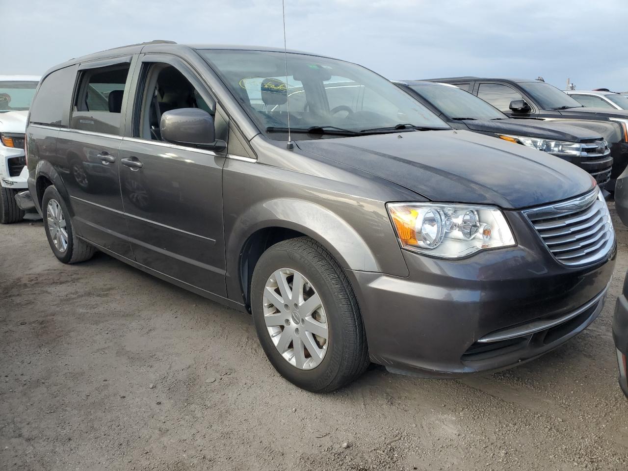 Lot #3044749004 2016 CHRYSLER TOWN & COU