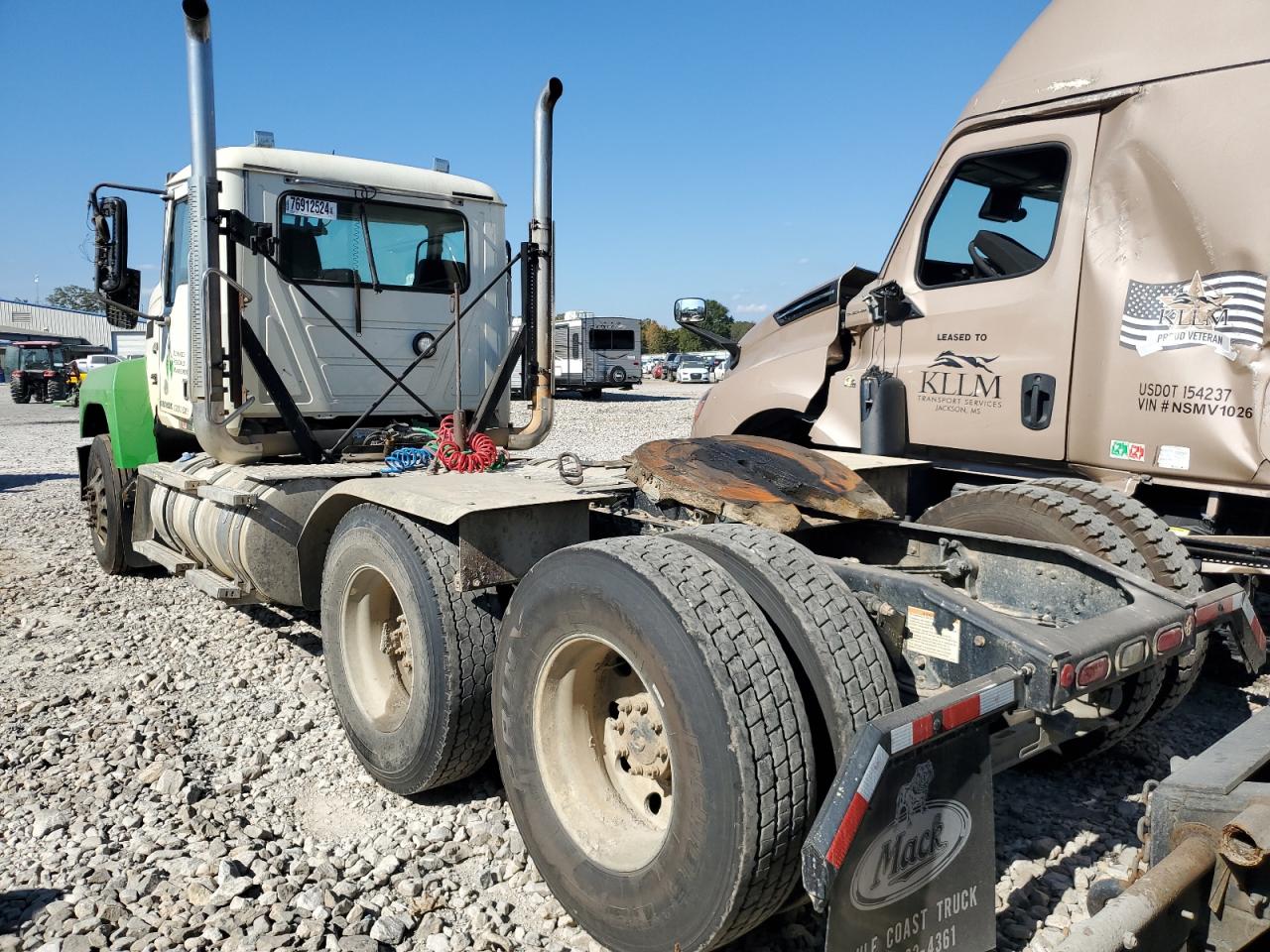 Lot #2945520237 2017 MACK 600 CHU600