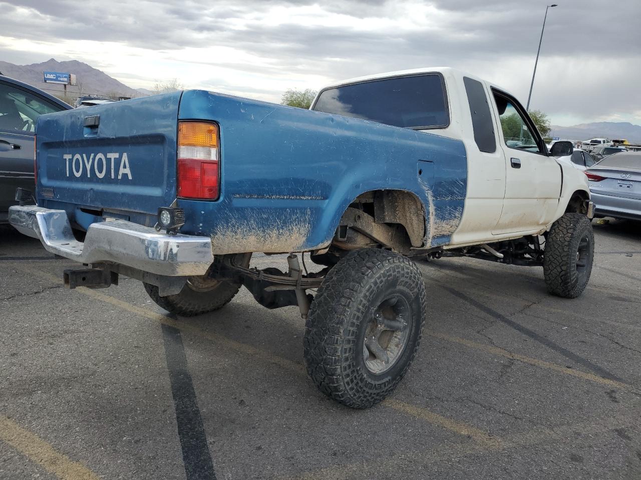 Lot #2962573738 1989 TOYOTA PICKUP 1/2