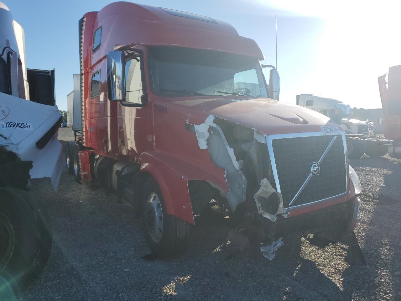 Lot #2925387433 2016 VOLVO VN VNL