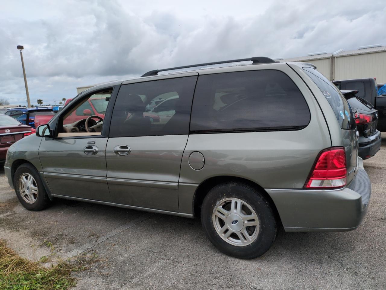 FORD FREESTAR S 2006 green  gas 2FMZA52286BA28034 photo #3