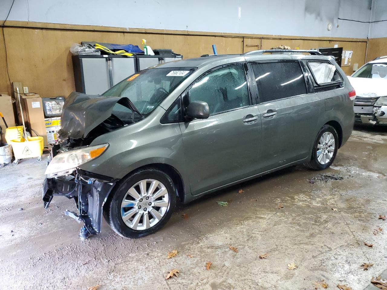 Toyota Sienna 2011 Q grade