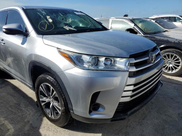 VIN 5TDZARFH2JS040357 2018 Toyota Highlander, LE no.5