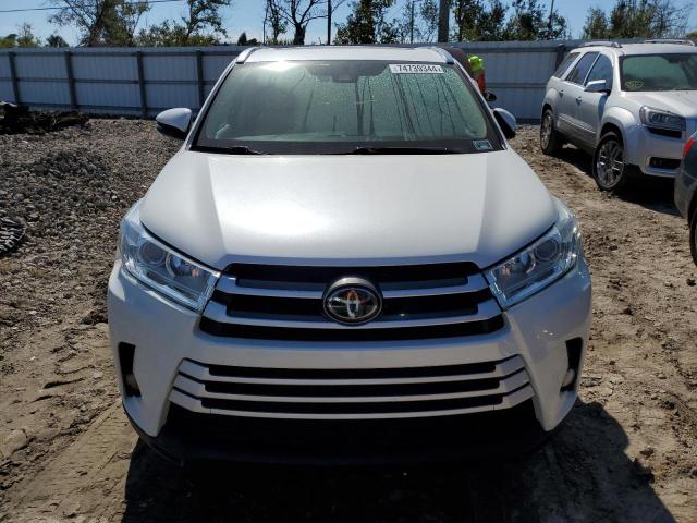 VIN 5TDJZRFH9HS514305 2017 Toyota Highlander, SE no.5