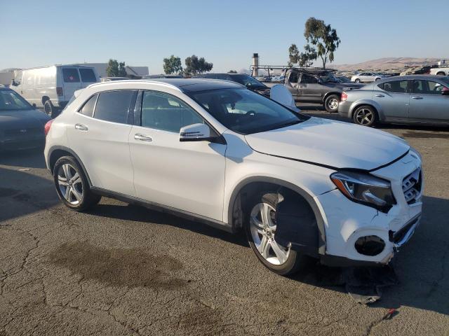 VIN WDCTG4GB5KJ581333 2019 MERCEDES-BENZ GLA-CLASS no.4