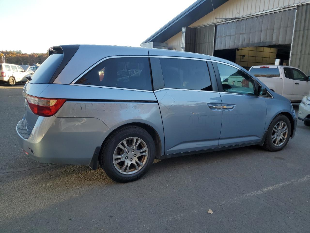 Lot #2924010114 2011 HONDA ODYSSEY EX