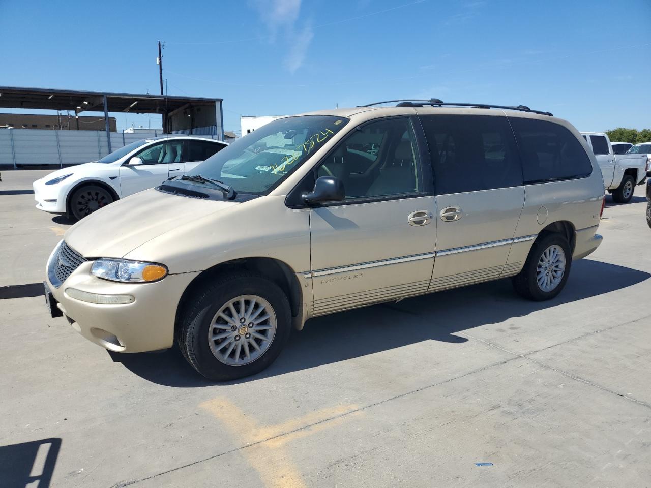  Salvage Chrysler Minivan