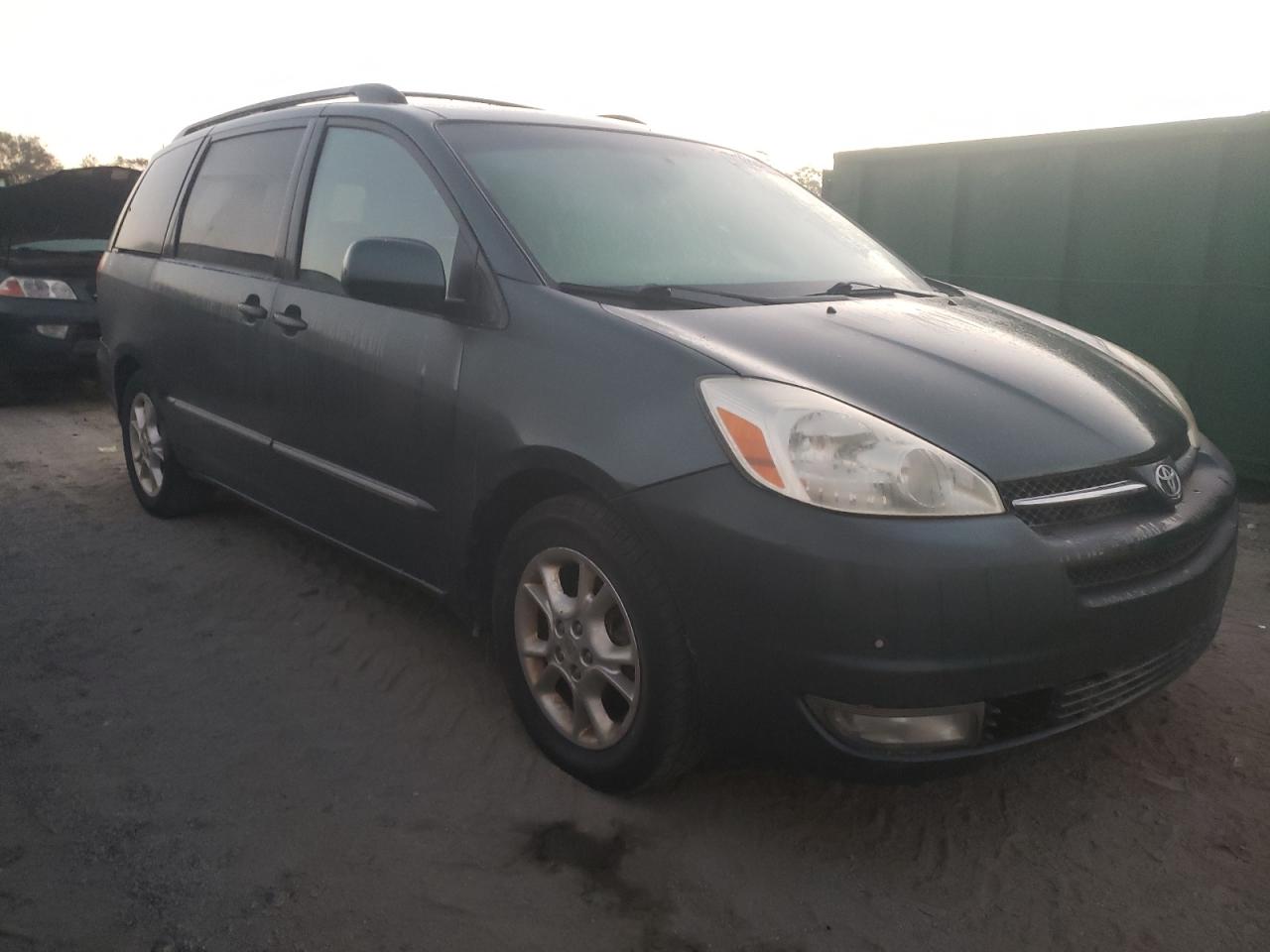 Lot #2955346511 2005 TOYOTA SIENNA XLE