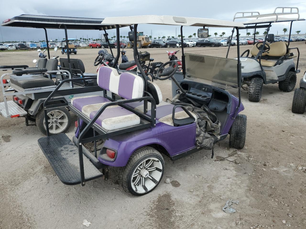 Lot #3029726661 2013 EZGO GOLFCART