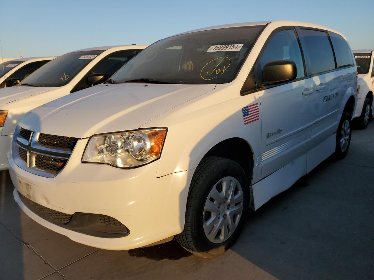 Lot #2925443418 2017 DODGE GRAND CARA