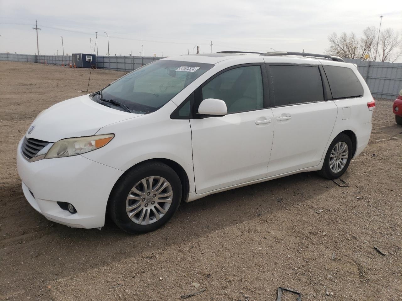  Salvage Toyota Sienna