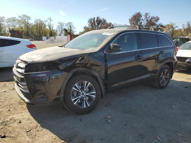 VIN 5TDBZRFH5JS904862 2018 Toyota Highlander, LE no.1