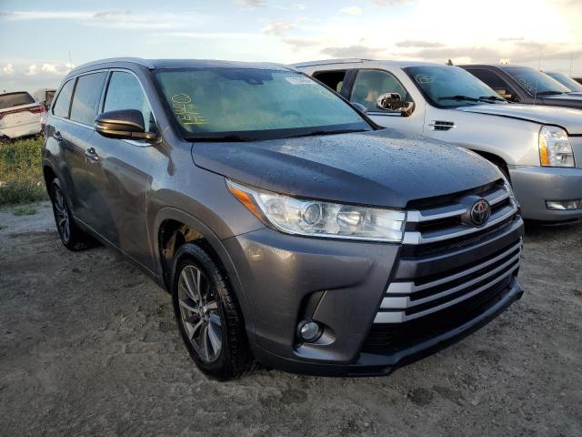 VIN 5TDKZRFH6JS545456 2018 Toyota Highlander, SE no.4