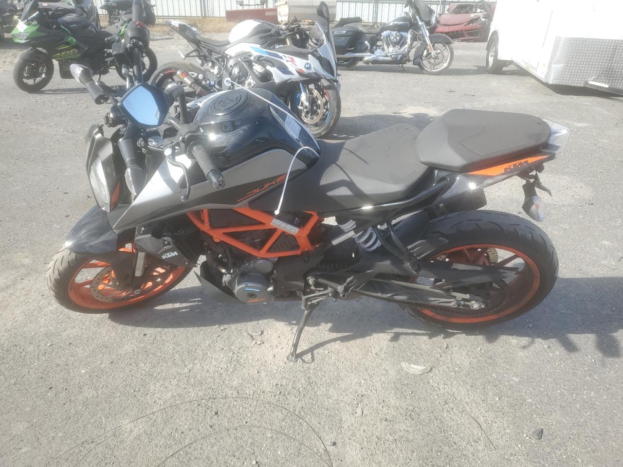 Lot #2952822104 2021 KTM 390 DUKE