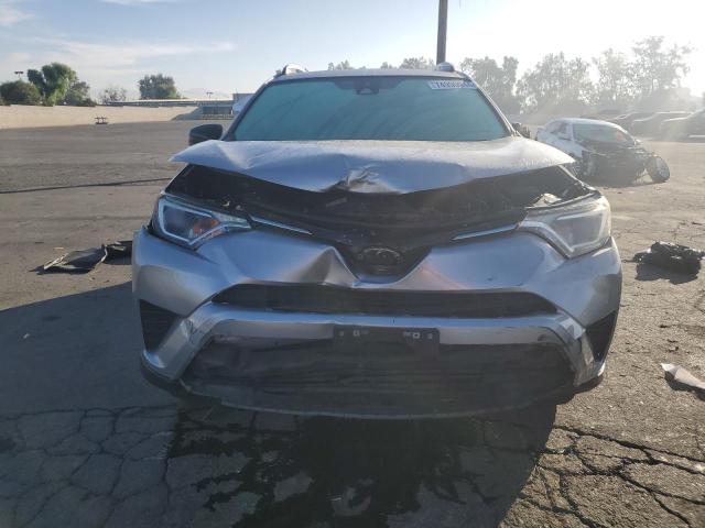 VIN JTMZFREV8JJ167586 2018 Toyota RAV4, LE no.5