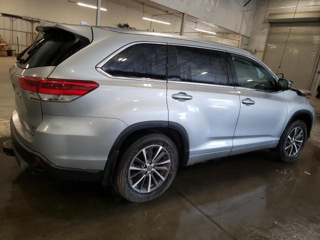 VIN 5TDJZRFH0JS892387 2018 Toyota Highlander, SE no.3